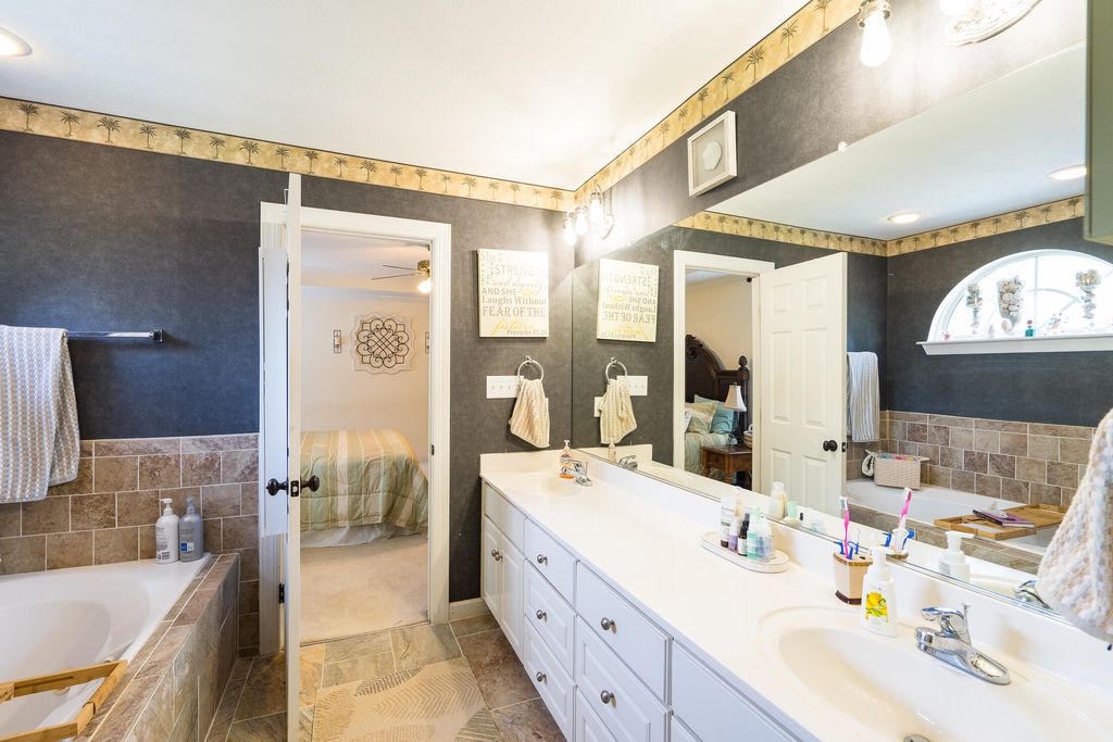 1099 HAMPSTEAD Place