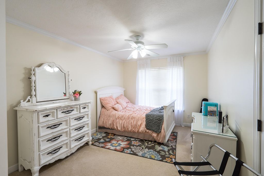 1099 HAMPSTEAD Place