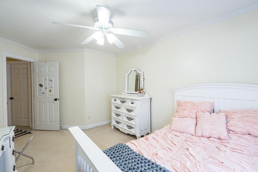 1099 HAMPSTEAD Place