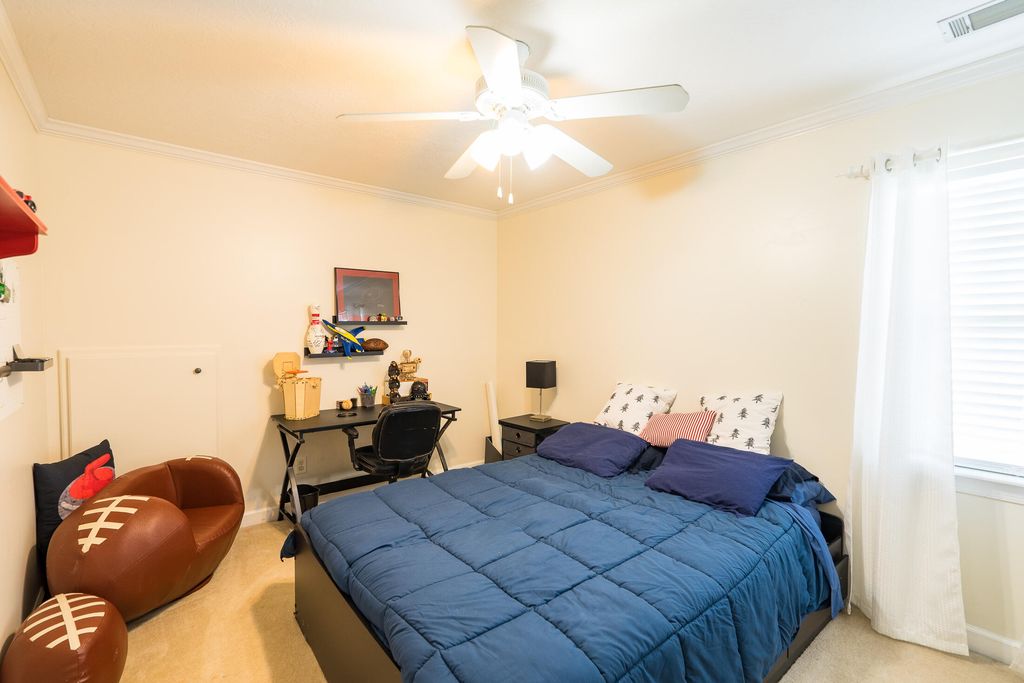 1099 HAMPSTEAD Place