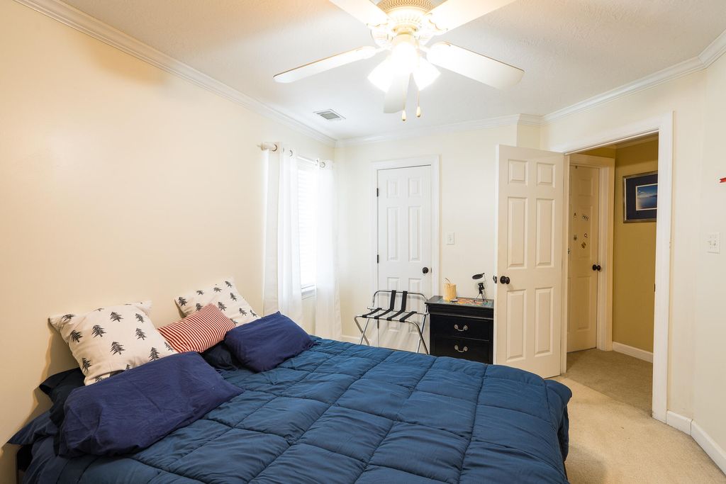 1099 HAMPSTEAD Place