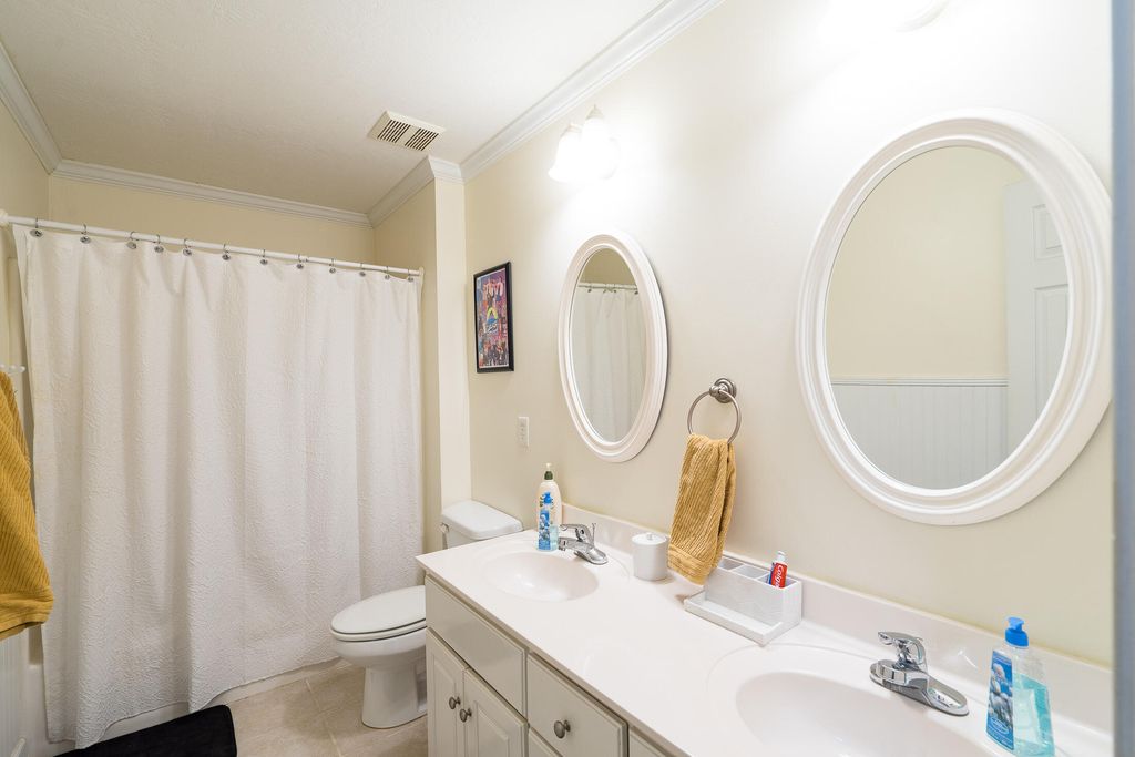 1099 HAMPSTEAD Place