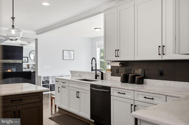4854 POINT RD, Warrenton, VA 20187