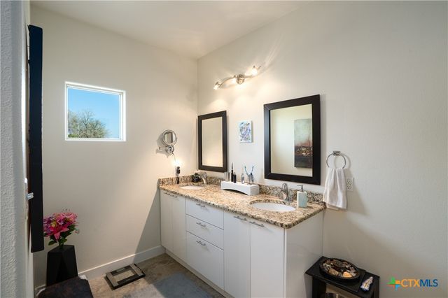 5672 Fm 86, Luling, TX 78648