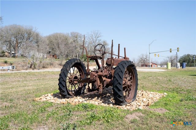 5672 Fm 86, Luling, TX 78648