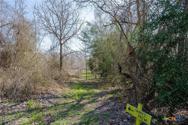 5672 Fm 86, Luling, TX 78648