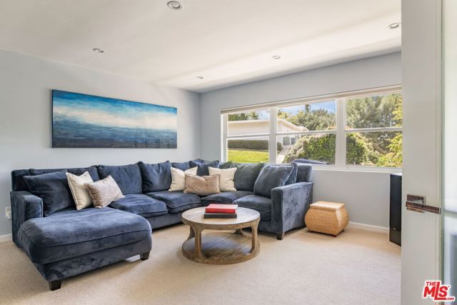 3450 Castlewoods Place, Sherman Oaks, CA 91403
