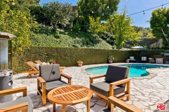 3450 Castlewoods Place, Sherman Oaks, CA 91403