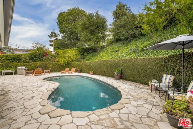 3450 Castlewoods Place, Sherman Oaks, CA 91403