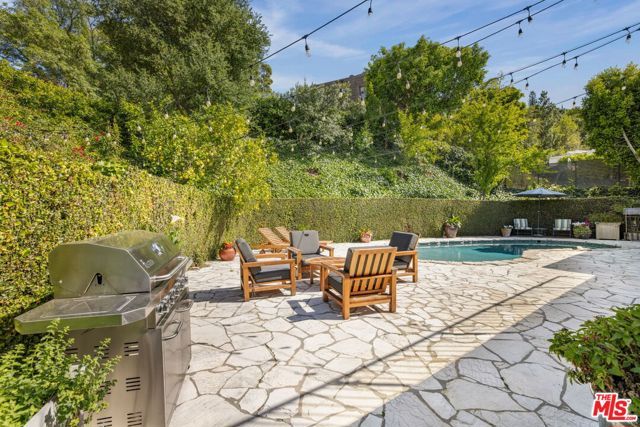 3450 Castlewoods Place, Sherman Oaks, CA 91403