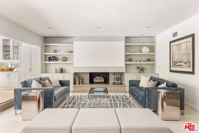 3450 Castlewoods Place, Sherman Oaks, CA 91403