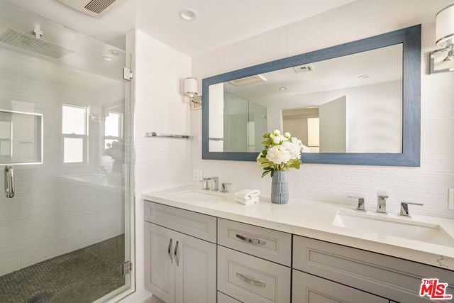 3450 Castlewoods Place, Sherman Oaks, CA 91403