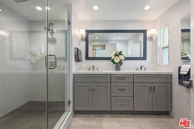 3450 Castlewoods Place, Sherman Oaks, CA 91403