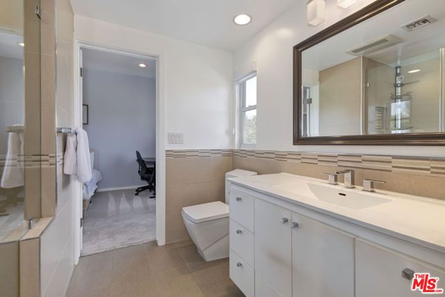 3450 Castlewoods Place, Sherman Oaks, CA 91403