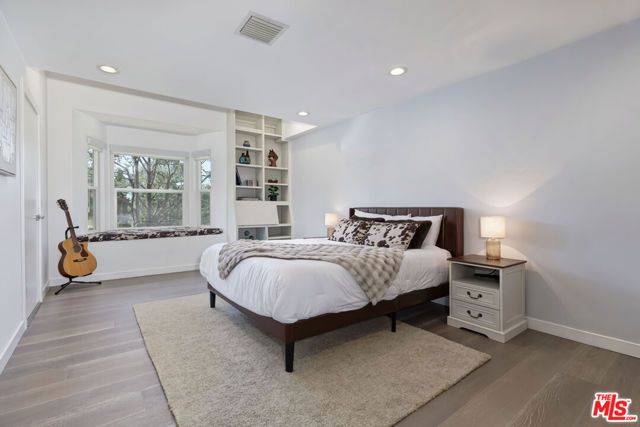 3450 Castlewoods Place, Sherman Oaks, CA 91403