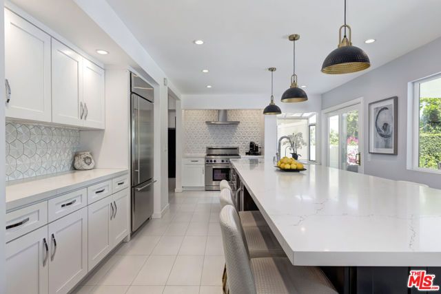 3450 Castlewoods Place, Sherman Oaks, CA 91403