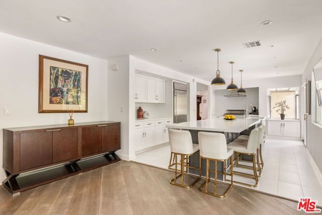 3450 Castlewoods Place, Sherman Oaks, CA 91403