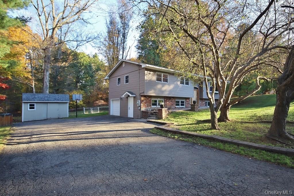 11 Lakeview Drive, Chester, NY 10918