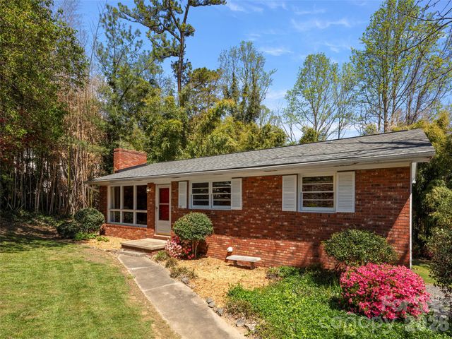 32 Hillendale Road, Asheville, NC 28805