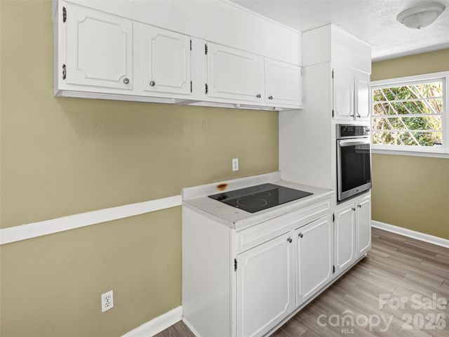 32 Hillendale Road, Asheville, NC 28805