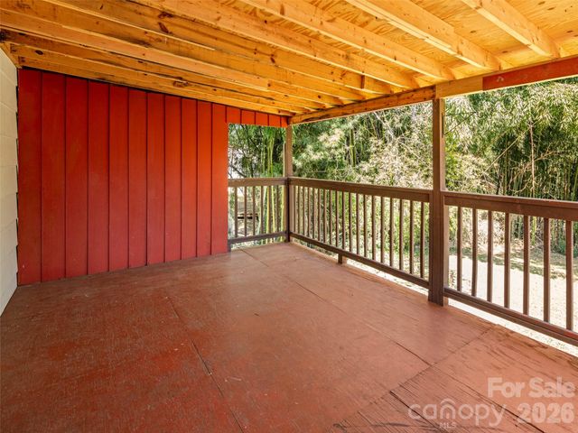 32 Hillendale Road, Asheville, NC 28805