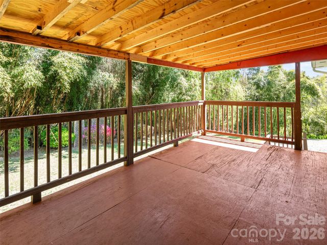 32 Hillendale Road, Asheville, NC 28805