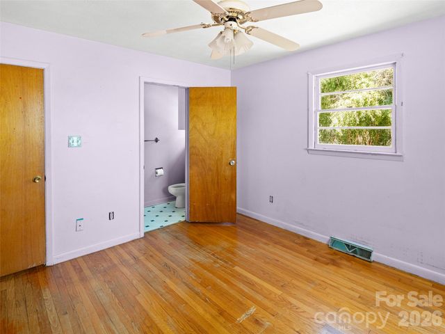32 Hillendale Road, Asheville, NC 28805