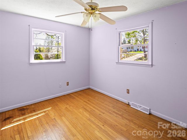 32 Hillendale Road, Asheville, NC 28805