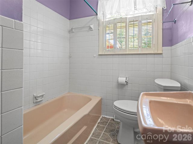 32 Hillendale Road, Asheville, NC 28805