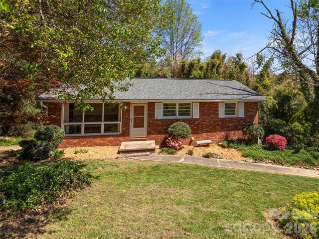 32 Hillendale Road, Asheville, NC 28805