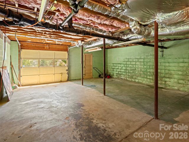 32 Hillendale Road, Asheville, NC 28805