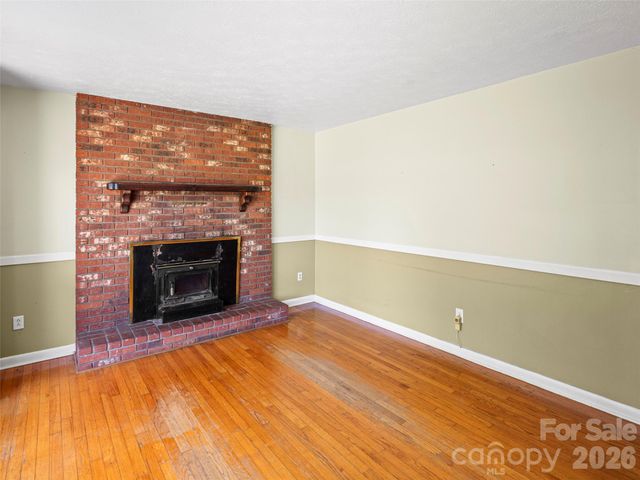 32 Hillendale Road, Asheville, NC 28805