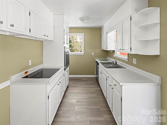 32 Hillendale Road, Asheville, NC 28805