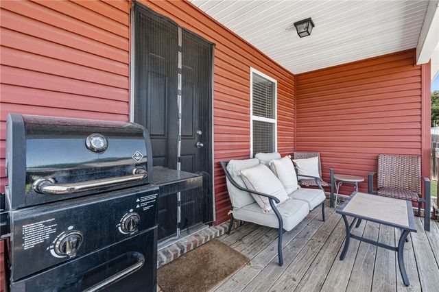 766 S Jaybird Lane, Fayetteville, AR 72701