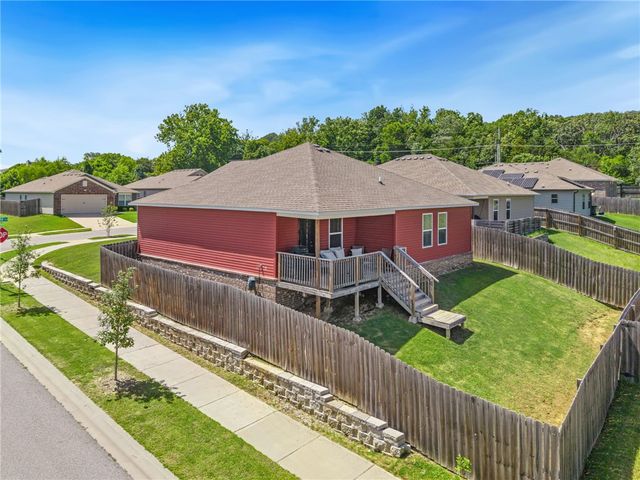 766 S Jaybird Lane, Fayetteville, AR 72701