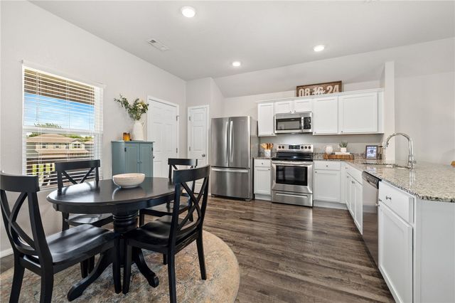 766 S Jaybird Lane, Fayetteville, AR 72701