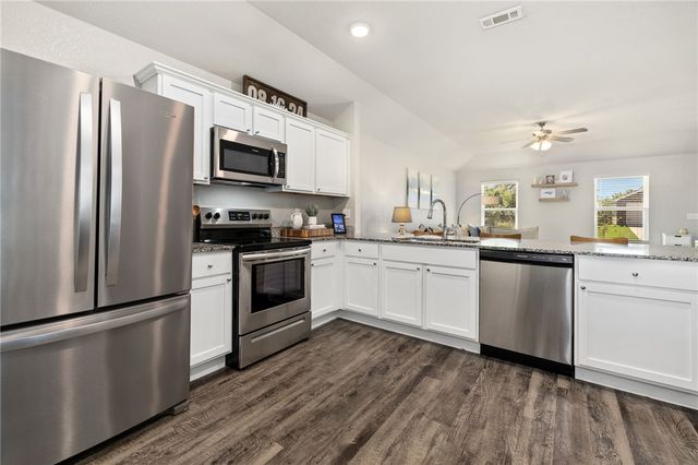766 S Jaybird Lane, Fayetteville, AR 72701