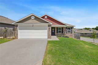 766 S Jaybird Lane, Fayetteville, AR 72701