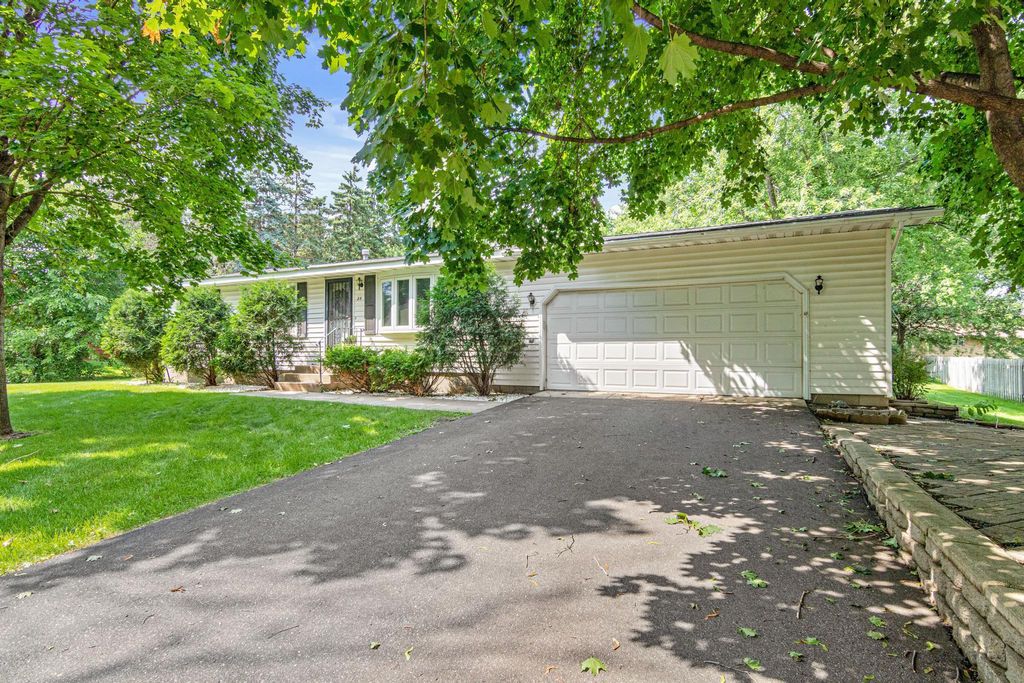 25 105th Avenue NW, Coon Rapids, MN 55448