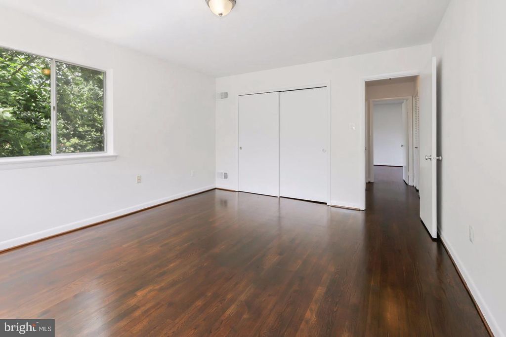 Image 12 of property listing at 5007 SENTINEL DR #45, Bethesda, MD 20816