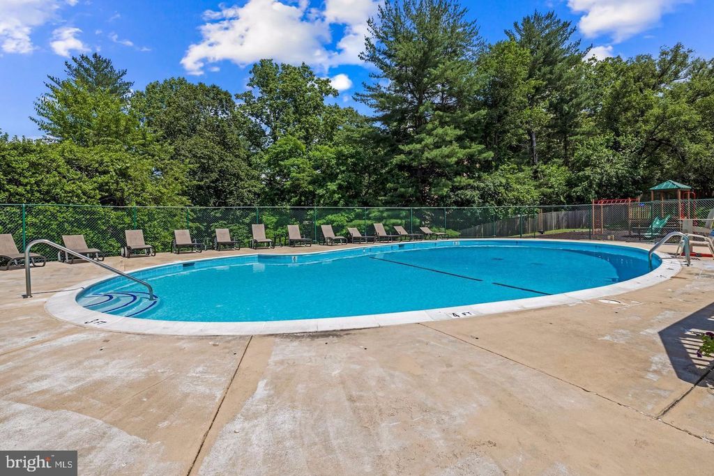 Image 15 of property listing at 5007 SENTINEL DR #45, Bethesda, MD 20816