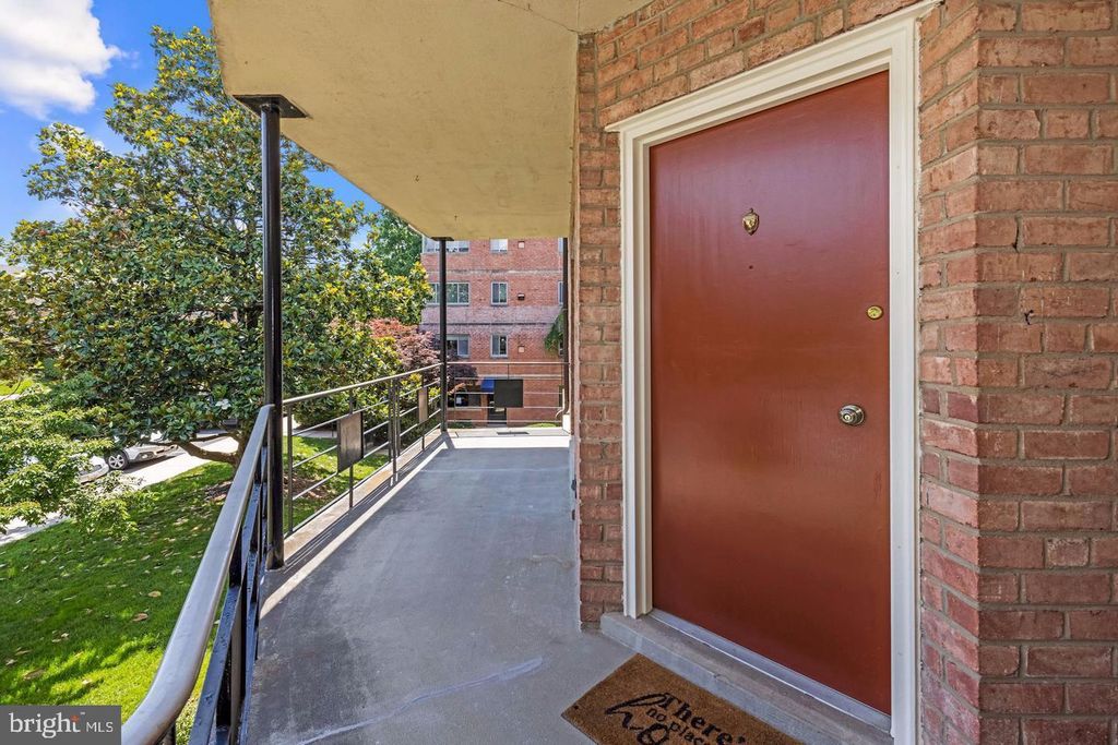 Image 2 of property listing at 5007 SENTINEL DR #45, Bethesda, MD 20816