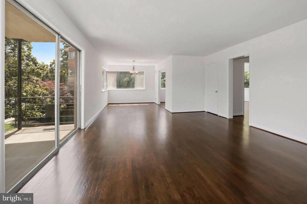 Image 4 of property listing at 5007 SENTINEL DR #45, Bethesda, MD 20816