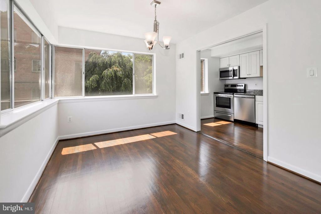 Image 6 of property listing at 5007 SENTINEL DR #45, Bethesda, MD 20816