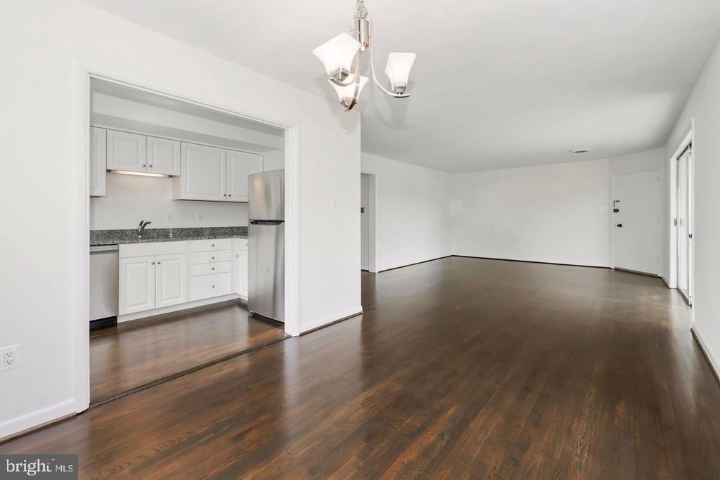 Image 7 of property listing at 5007 SENTINEL DR #45, Bethesda, MD 20816