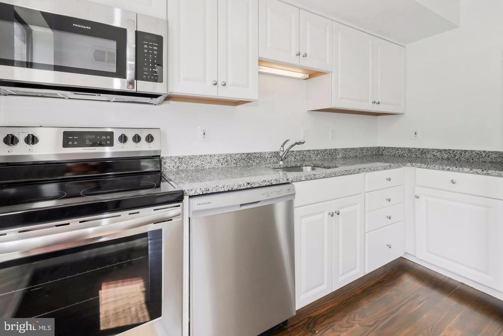 Image 9 of property listing at 5007 SENTINEL DR #45, Bethesda, MD 20816
