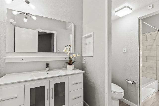 10439 High Hollows Drive 222, Dallas, TX 75230