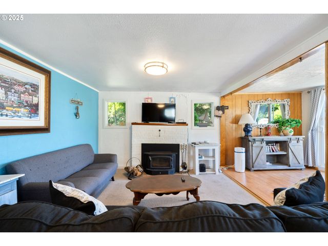 1195 3RD St, Netarts, OR 97143