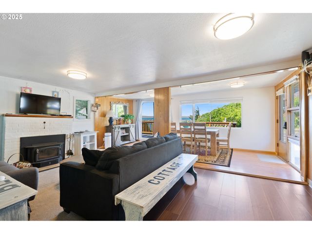 1195 3RD St, Netarts, OR 97143