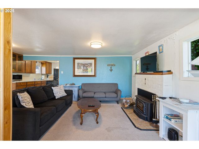 1195 3RD St, Netarts, OR 97143